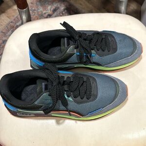 PUMA Rider sneakers, US 6; Eur 39.